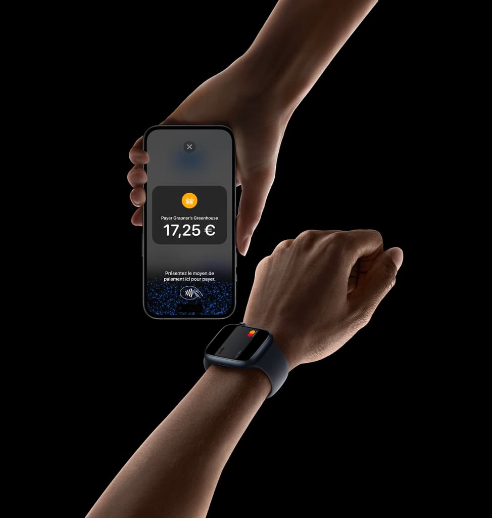 Main tenant un iPhone avec Tap to Pay